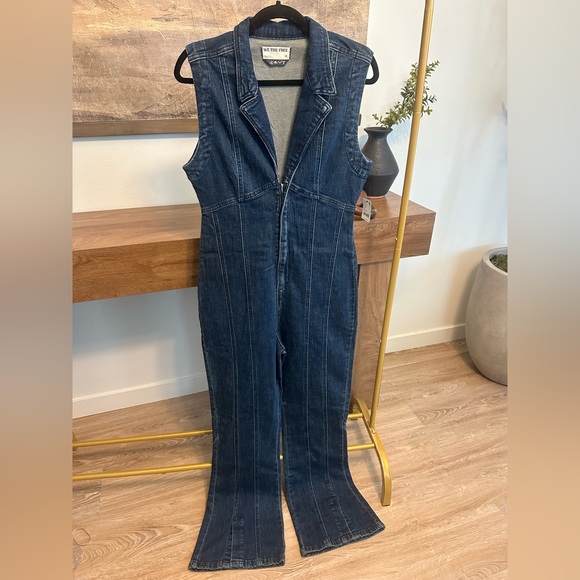 NWT Free People Women's Crvy Ring The Alarm Denim Jumpsuit Size M $158 retail - Picture 5 of 8